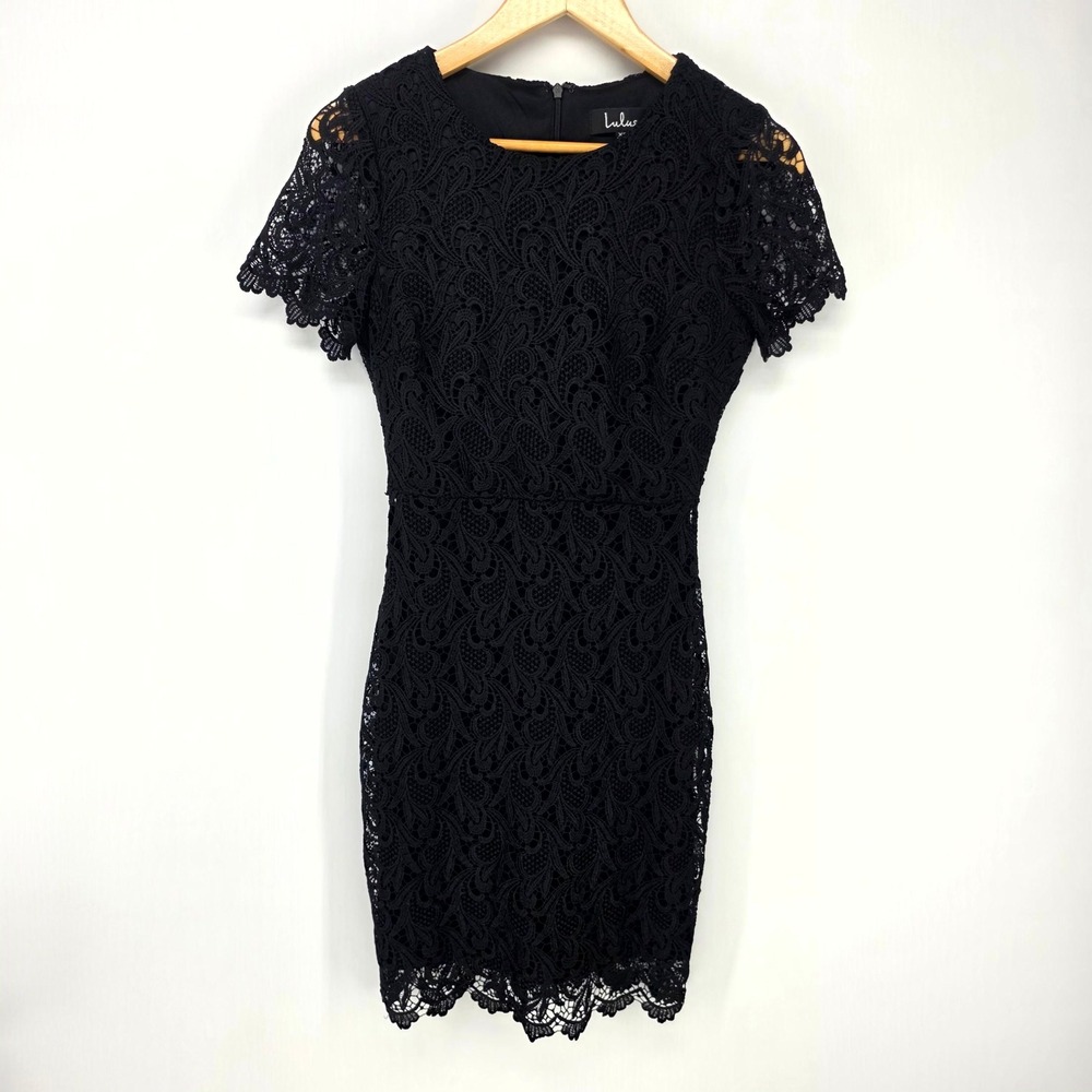 Lulus Lace Dress Womens XS Black Short Sleeve Scalloped Sheath Cocktail Party
